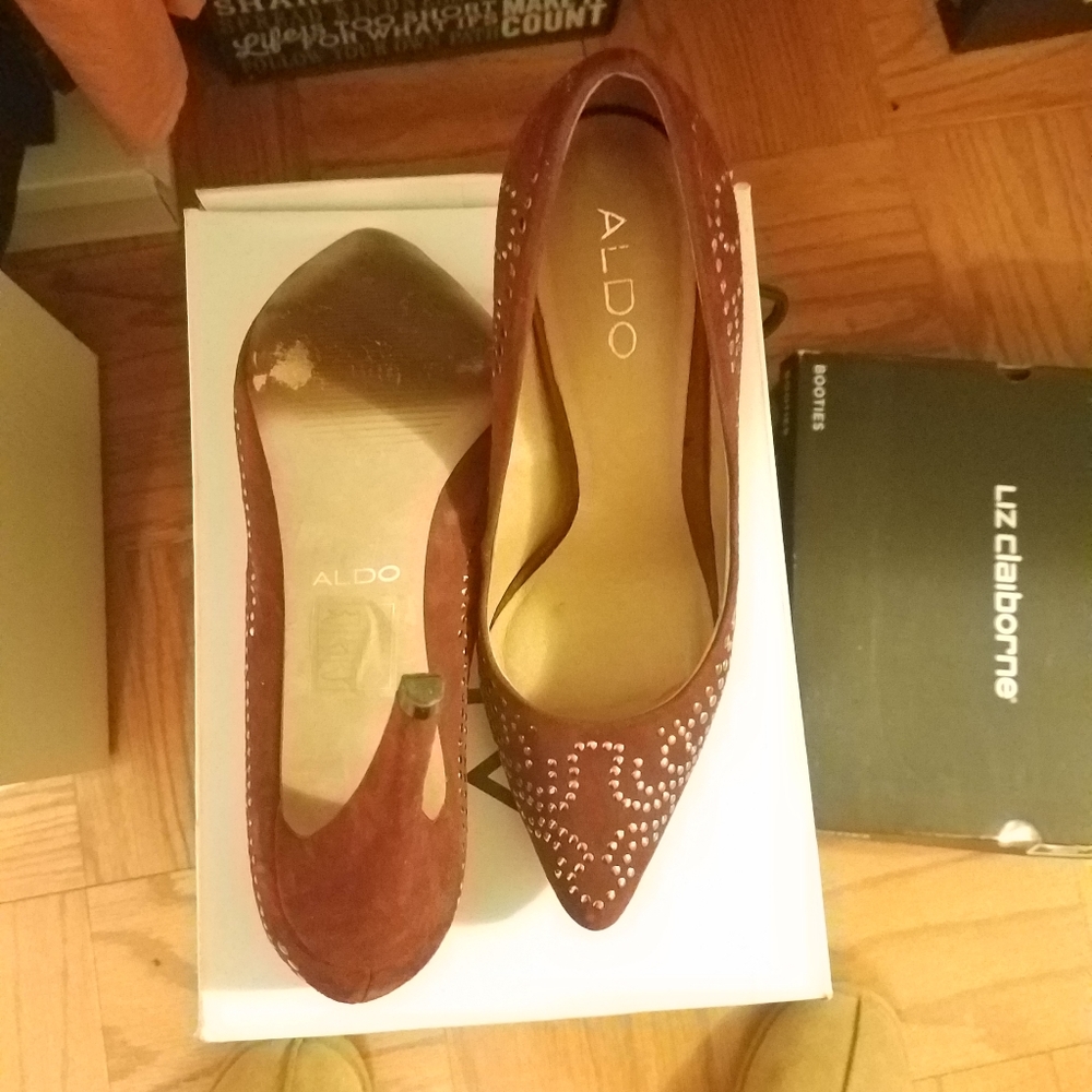 Pumps - Picture 2 of 3